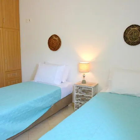 Hébergement de vacances Hill House With Sea View *